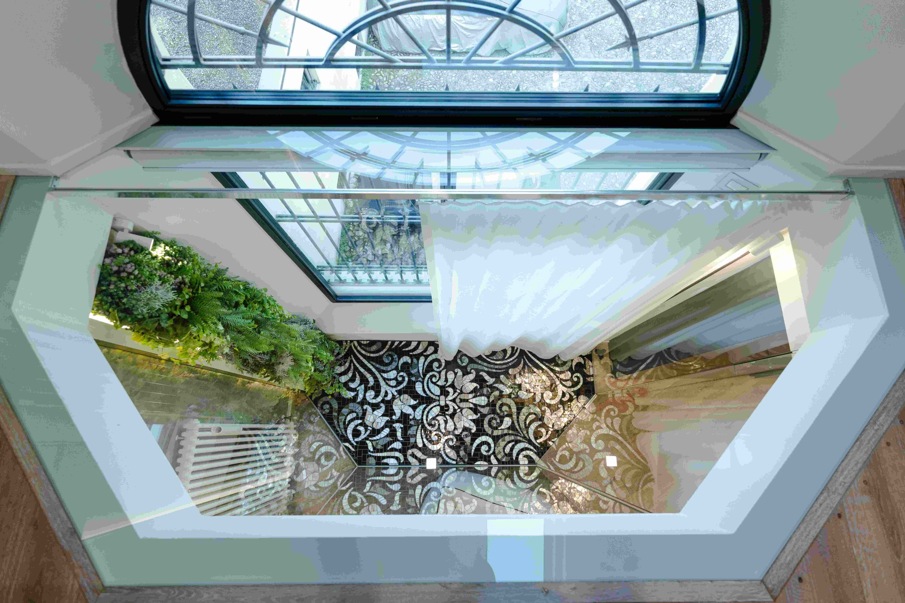 mosaico su progetto - design Michele Volpi – MICHELE VOLPI STUDIO INTERIOR DESIGN la vista dall'alto di un mosaico realizzato su progetto