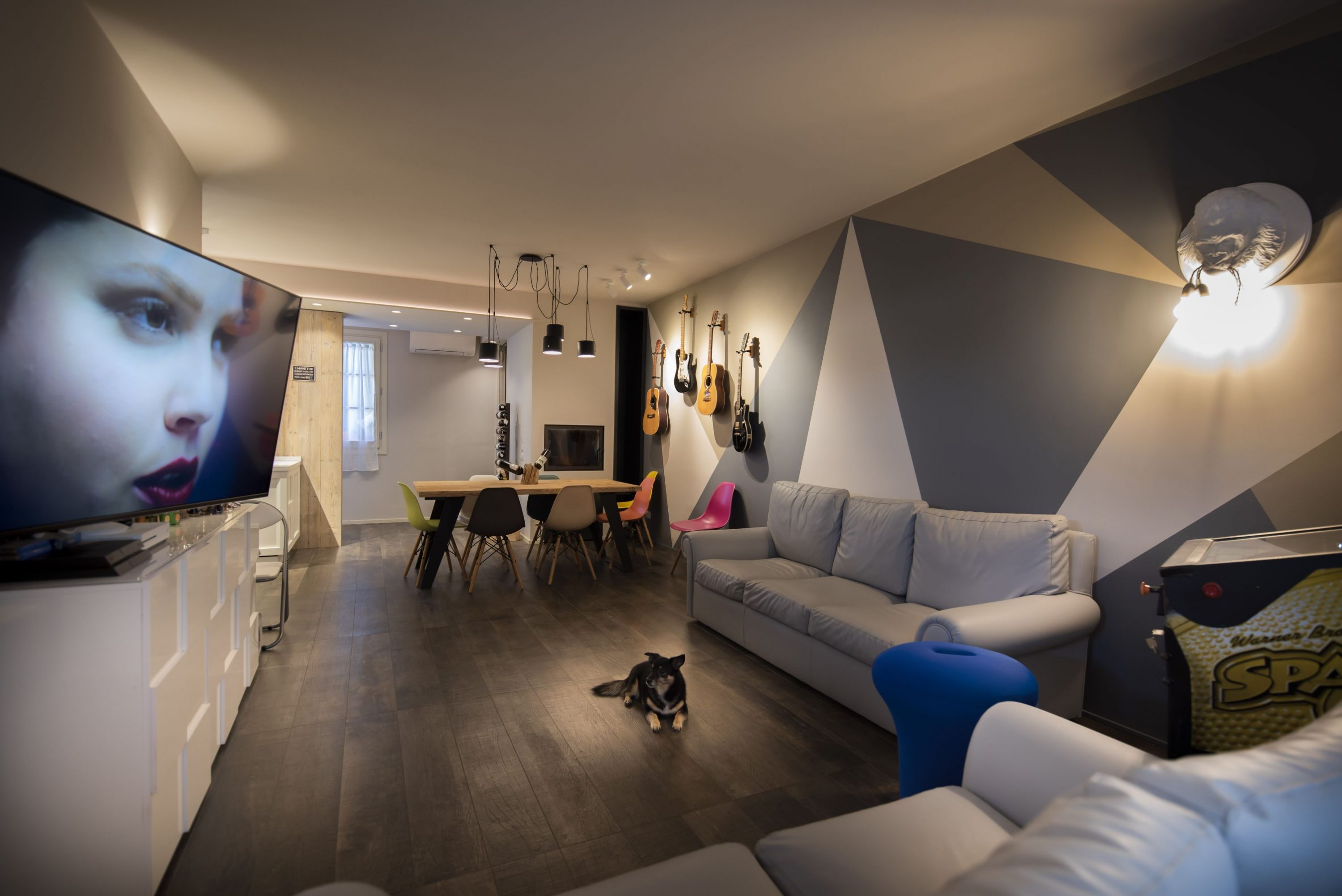 interior design di un soggiorno dedicato ad una artista